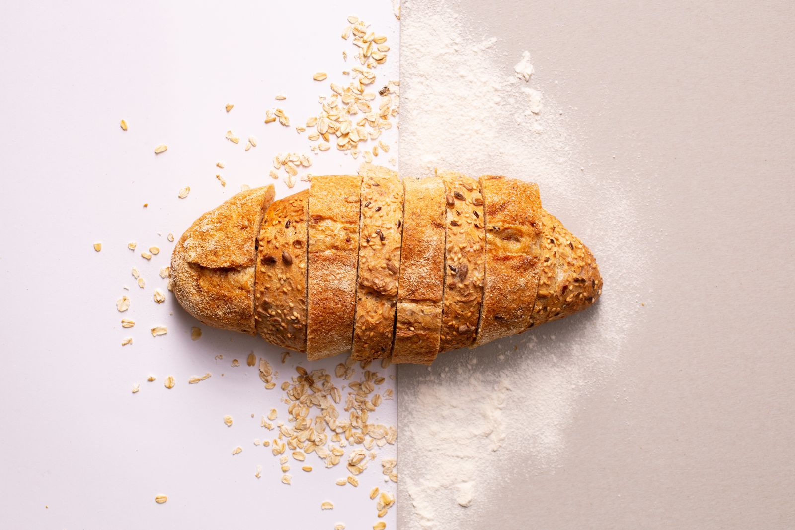 Korb mit frischem Brot und Backwaren — LÖFFEL & KRUME kleine Bäckerei Basel